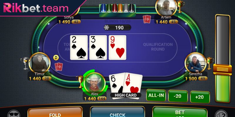 Giữ bài mạnh và dồn thế phản công để dễ thắng